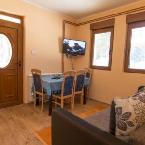 Vila TRI SRCA OSLUŠA – planina Tara