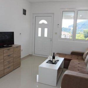 APARTMANI UGLJEVAREVIĆ – Budva ( Bečići)