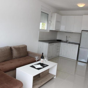 APARTMANI UGLJEVAREVIĆ – Budva ( Bečići)