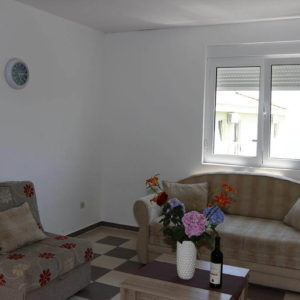 APARTMANI UGLJEVAREVIĆ – Budva ( Bečići)