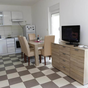 APARTMANI UGLJEVAREVIĆ – Budva ( Bečići)