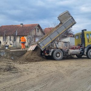 Usluge telehenderom usluge viljuškara Novi Sad V&S TIM